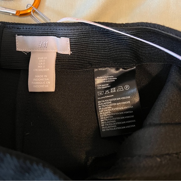 H&M Gold button skirt - Picture 2 of 5